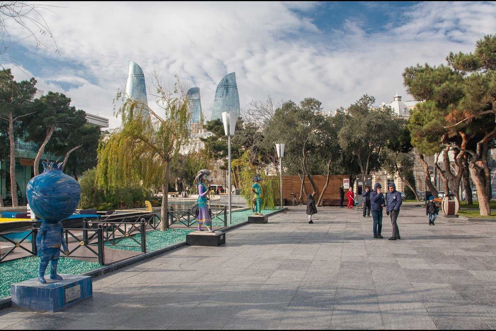 Baku Boulevard — The Seafront Heart of the City: History, Atmosphere and What to See